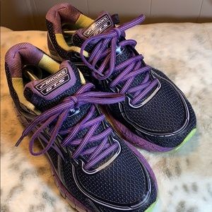 Brooks Running Shoes - Size 8